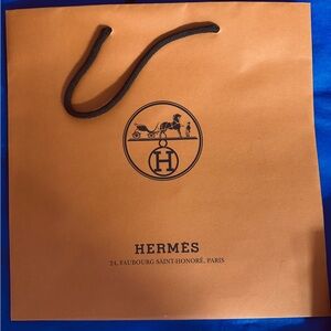 Hermes 💯% Authentic iconic luxury paper shopping bag. Like New Ideal for gifting